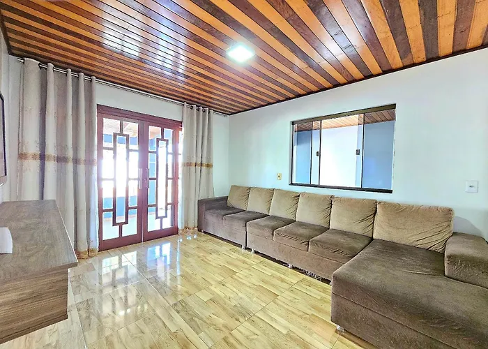 Casa Familiar Espaco Amplo Com Churrasqueira