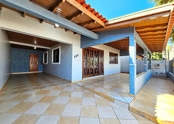 Casa Familiar Espaco Amplo Com Churrasqueira