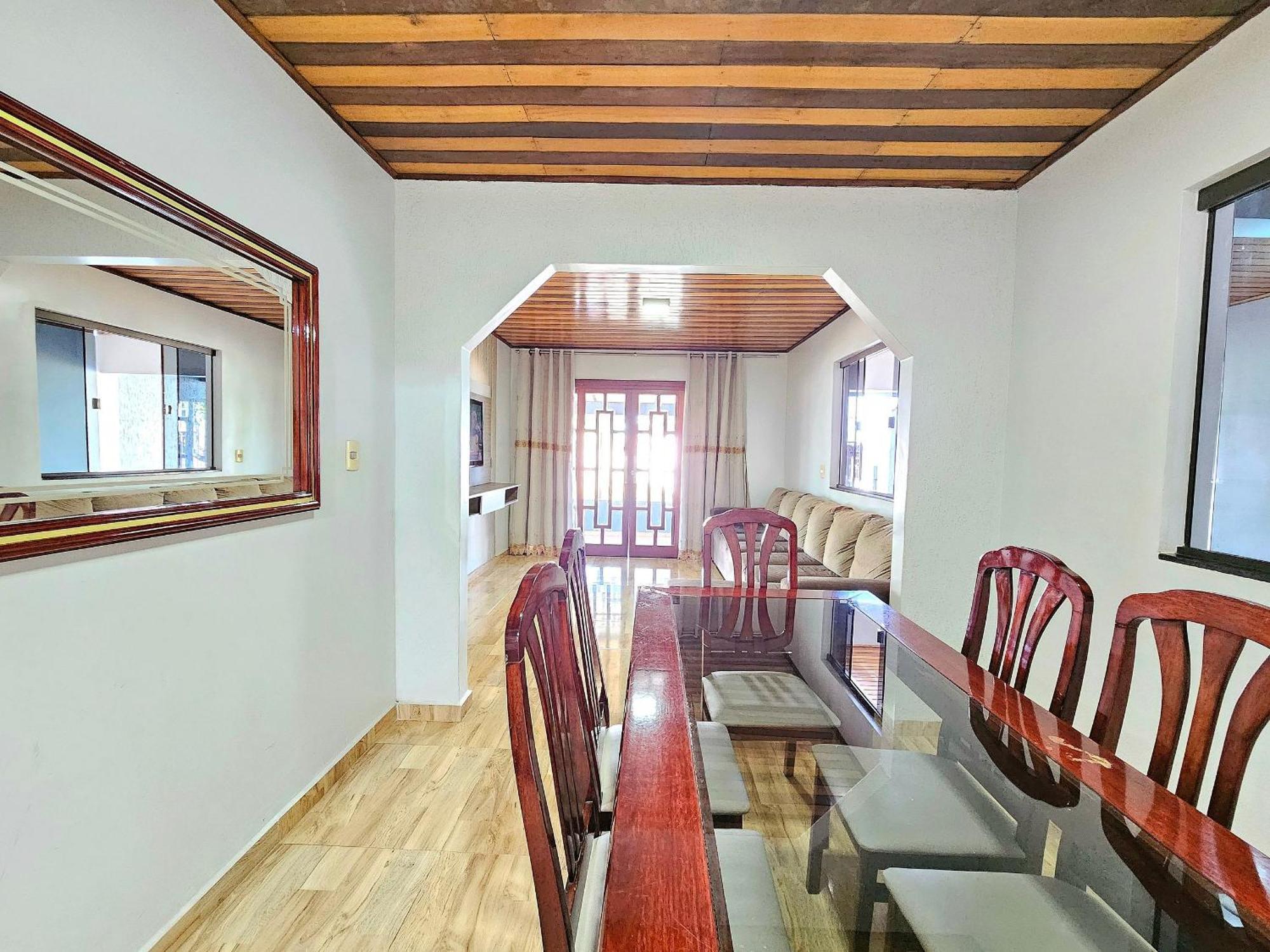 Casa Familiar Espaco Amplo Com Churrasqueira *